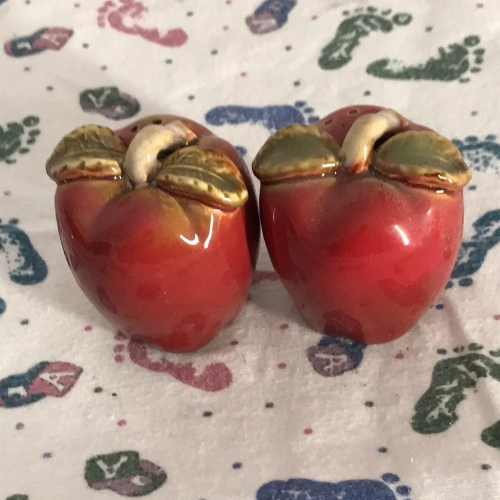 Apple Salt & Pepper Shakers - Picture 2 of 4